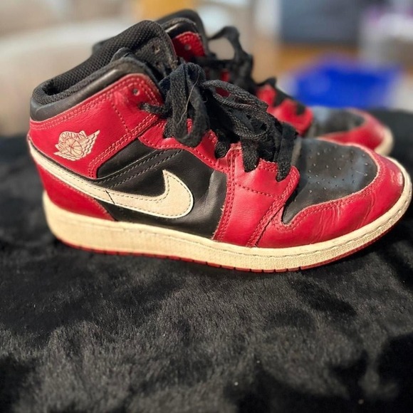 Other - Jordan 1 Mid Bred Kids Sneakers Black Red White 554725-610 Size 4Y